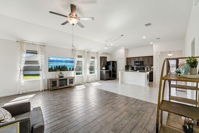 210 Helen RD, Hutto, TX 78634