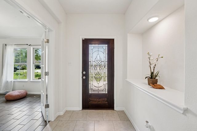 210 Helen RD, Hutto, TX 78634