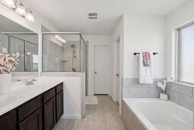 210 Helen RD, Hutto, TX 78634