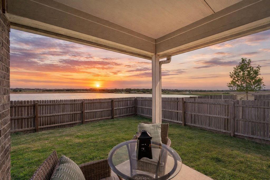 210 Helen RD, Hutto, TX 78634