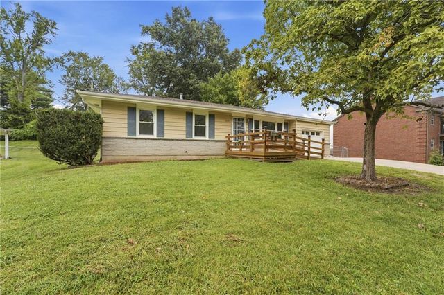 2404 NE Shady Lane Drive, Gladstone, MO 64118