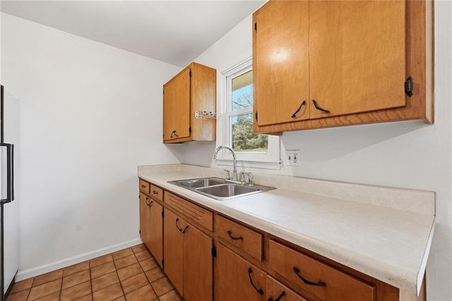2404 NE Shady Lane Drive, Gladstone, MO 64118