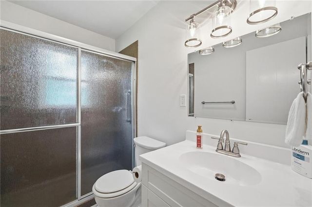 2404 NE Shady Lane Drive, Gladstone, MO 64118