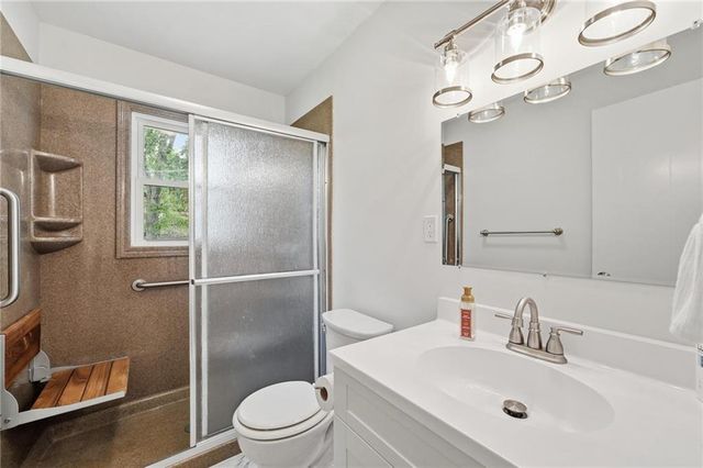 2404 NE Shady Lane Drive, Gladstone, MO 64118