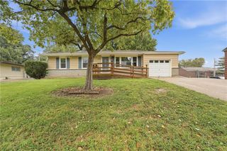 2404 NE Shady Lane Drive, Gladstone, MO 64118