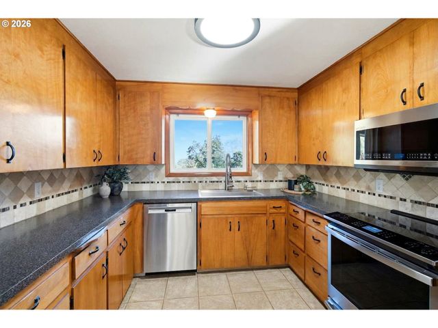 9610 STATE St, Salem, OR 97317