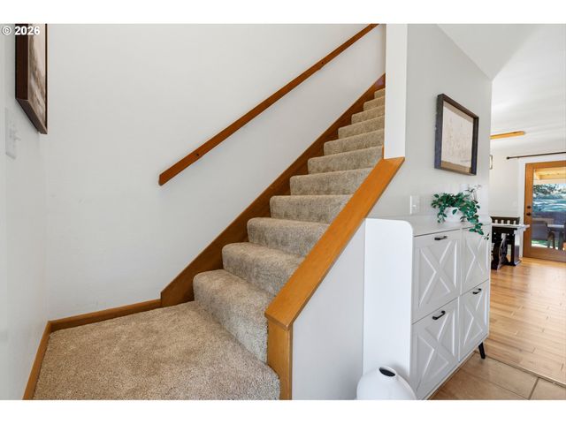 9610 STATE St, Salem, OR 97317