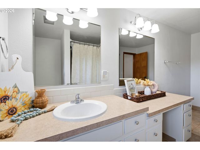 9610 STATE St, Salem, OR 97317