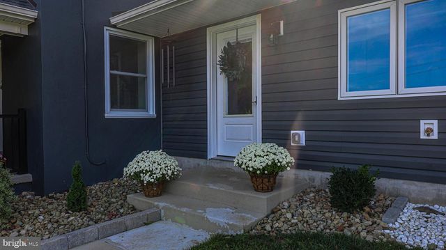 1203 ROXBURY RD, Newburg, PA 17240