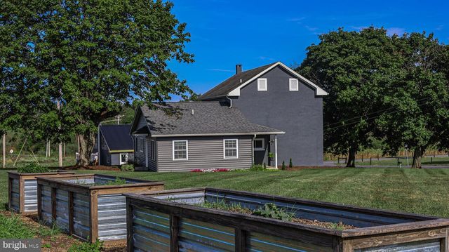 1203 ROXBURY RD, Newburg, PA 17240