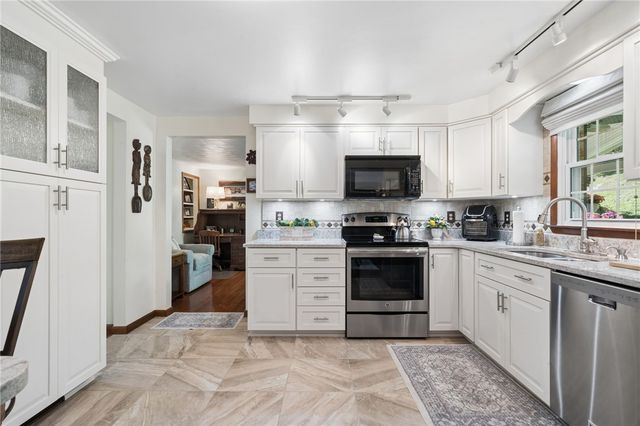 103 Aquillin Court, Manor, PA 15642