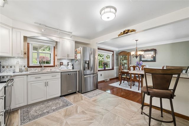 103 Aquillin Court, Manor, PA 15642