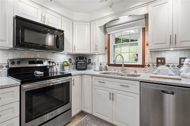 103 Aquillin Court, Manor, PA 15642