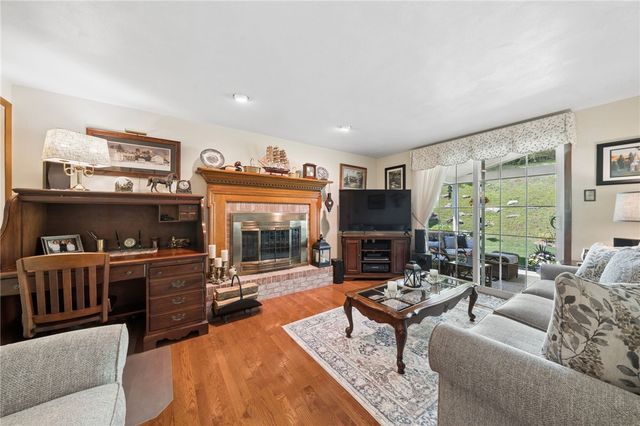 103 Aquillin Court, Manor, PA 15642