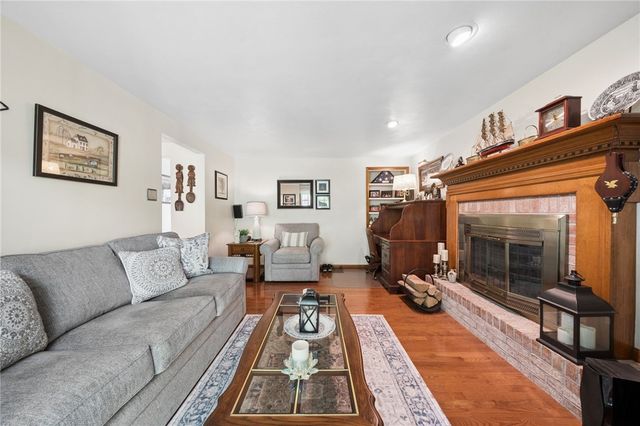 103 Aquillin Court, Manor, PA 15642