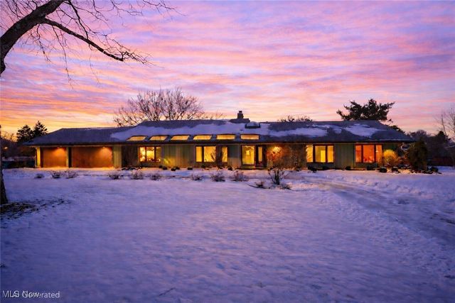 1094 San Raphael Drive, Bath, OH 44333