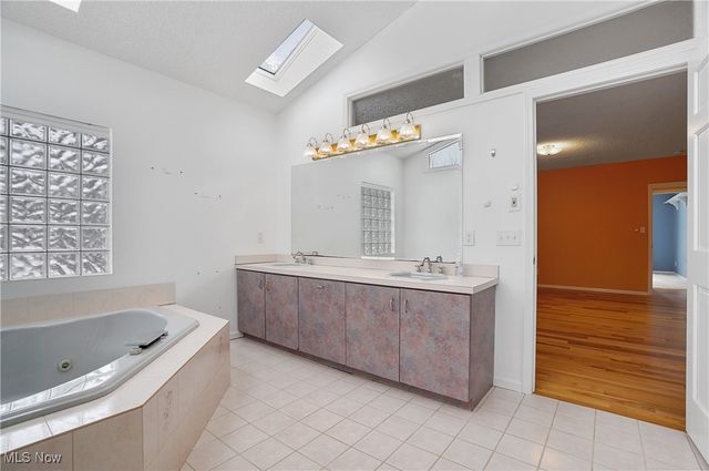 1094 San Raphael Drive, Bath, OH 44333