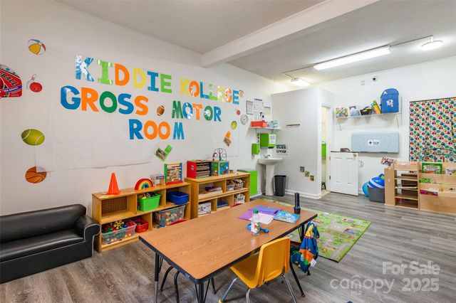 547 N Oakland Avenue, Statesville, NC 28677