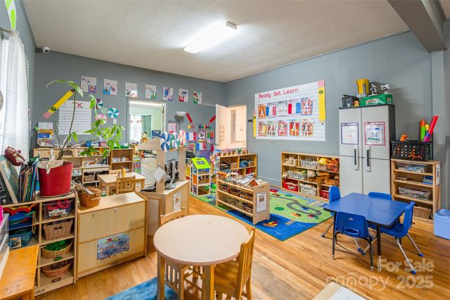 547 N Oakland Avenue, Statesville, NC 28677