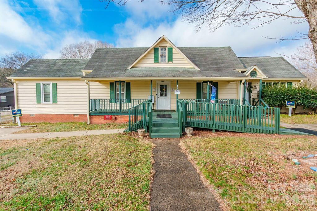 547 N Oakland Avenue, Statesville, NC 28677