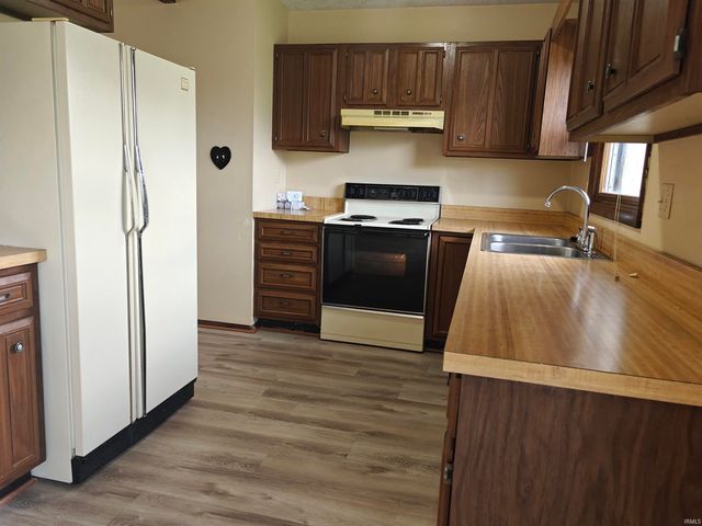 200 W Charter Drive, Muncie, IN 47303