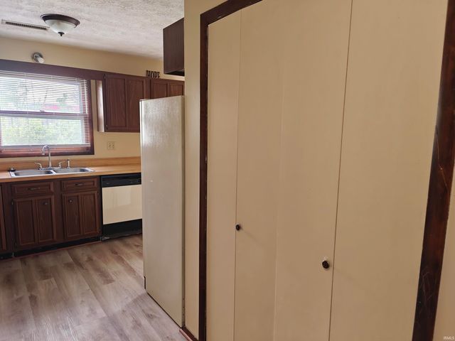 200 W Charter Drive, Muncie, IN 47303