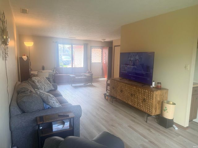 200 W Charter Drive, Muncie, IN 47303