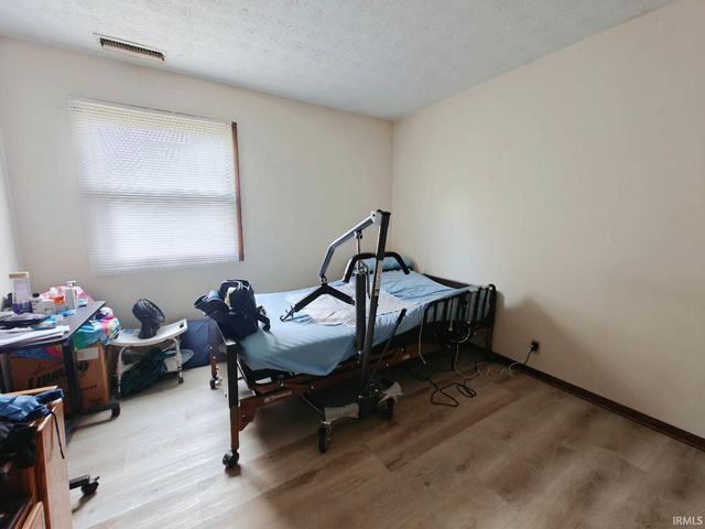 200 W Charter Drive, Muncie, IN 47303