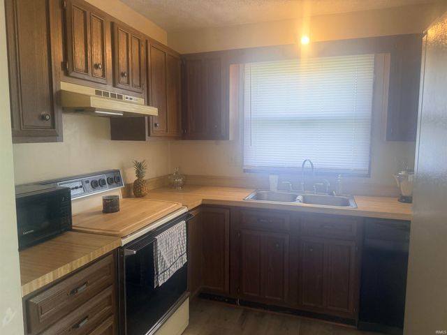 200 W Charter Drive, Muncie, IN 47303