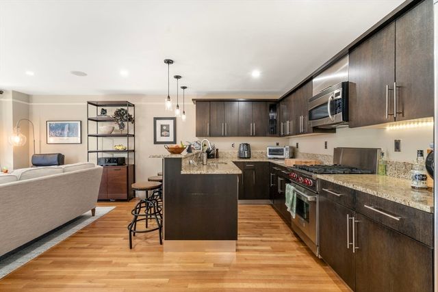 294 Newbury Street 3B, Boston, MA 02115