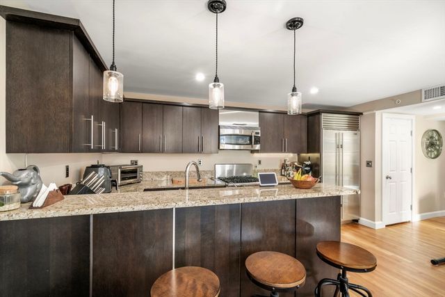 294 Newbury Street 3B, Boston, MA 02115