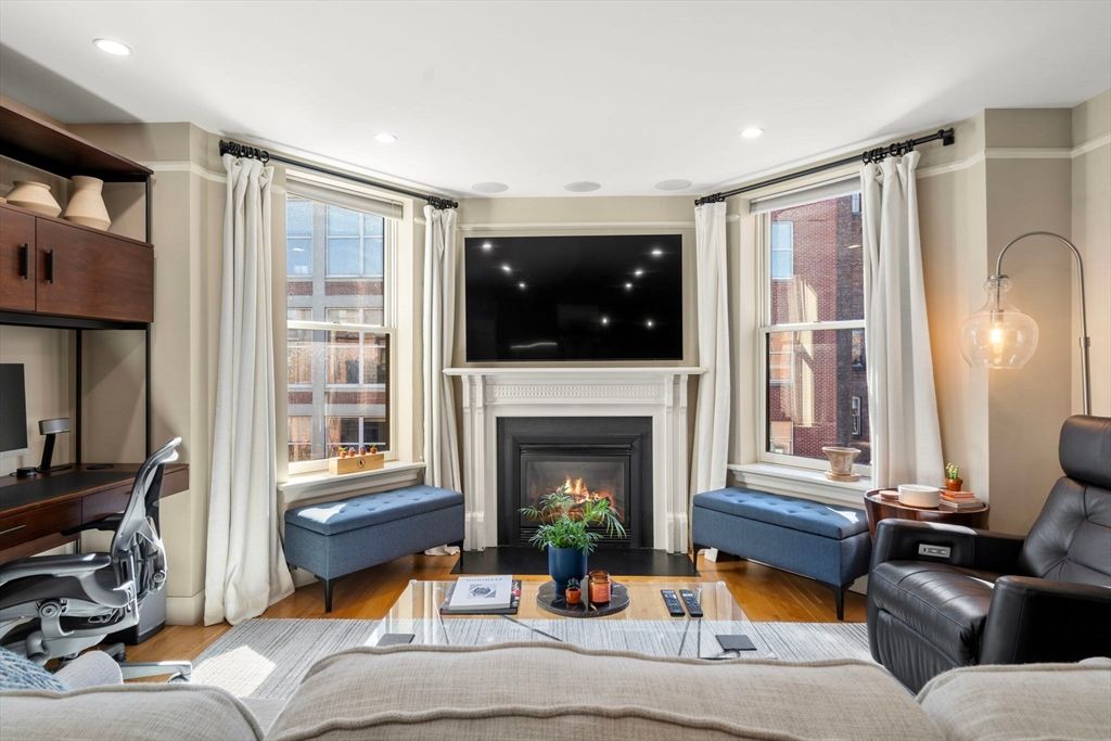 294 Newbury Street 3B, Boston, MA 02115