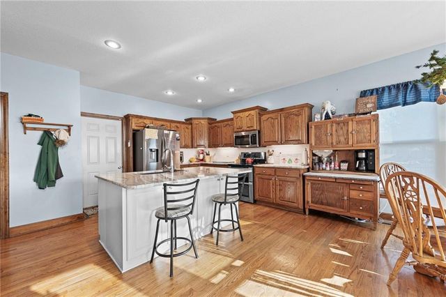 1513 SW Summit Crossing Court, Lee's Summit, MO 64081