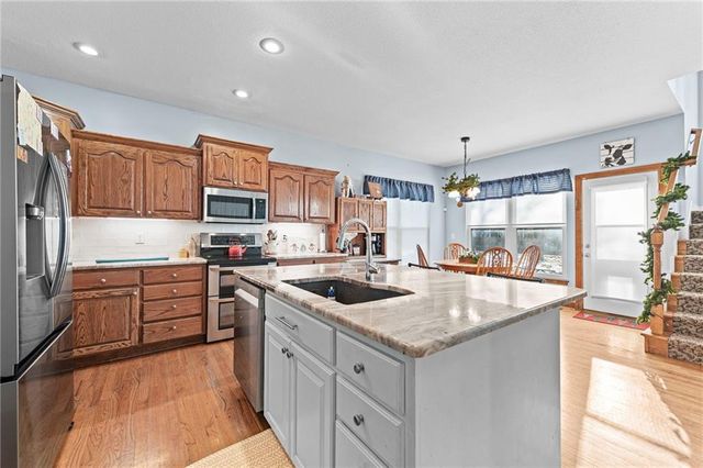 1513 SW Summit Crossing Court, Lee's Summit, MO 64081