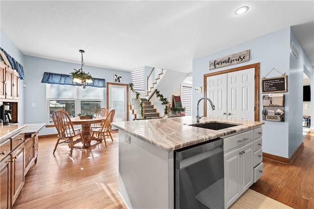 1513 SW Summit Crossing Court, Lee's Summit, MO 64081