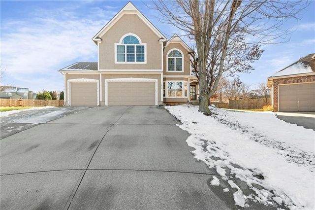 1513 SW Summit Crossing Court, Lee's Summit, MO 64081