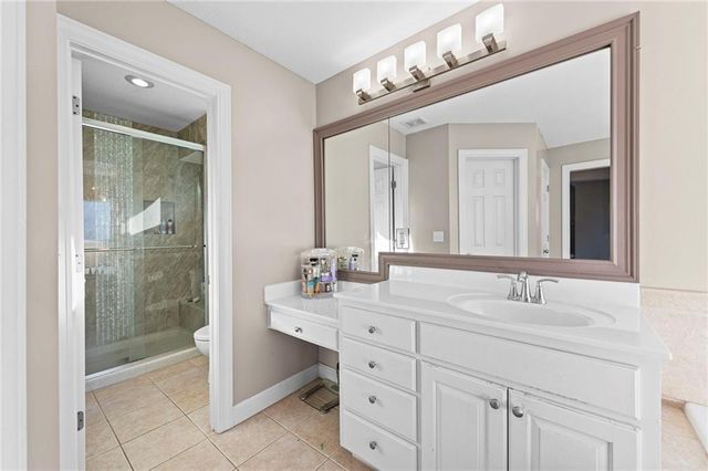 1513 SW Summit Crossing Court, Lee's Summit, MO 64081