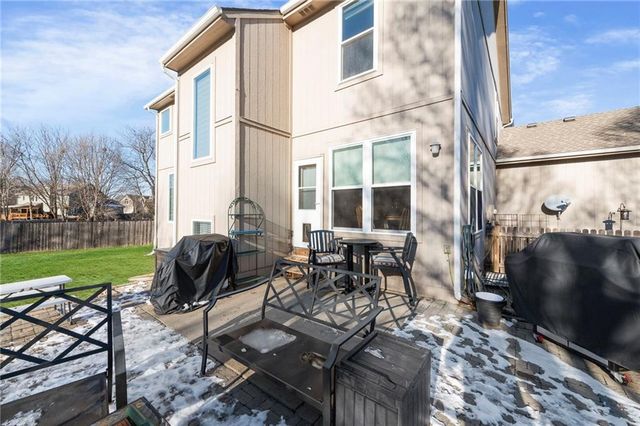 1513 SW Summit Crossing Court, Lee's Summit, MO 64081