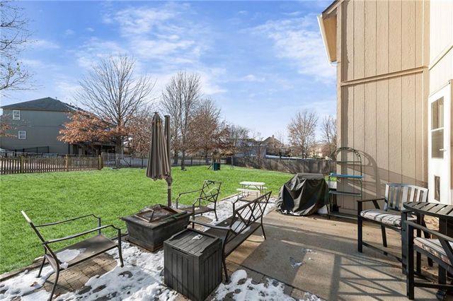 1513 SW Summit Crossing Court, Lee's Summit, MO 64081