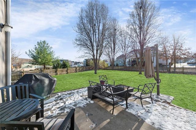 1513 SW Summit Crossing Court, Lee's Summit, MO 64081