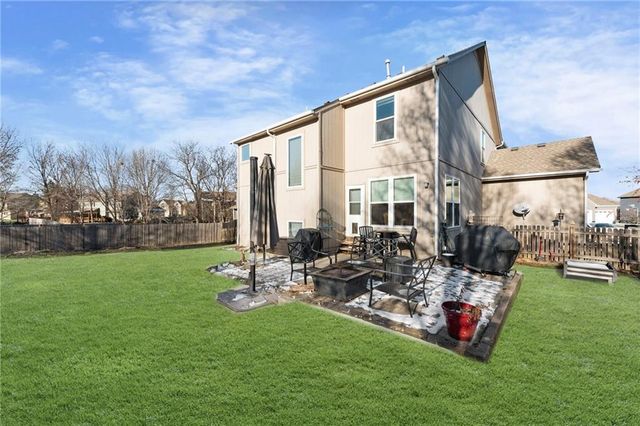 1513 SW Summit Crossing Court, Lee's Summit, MO 64081