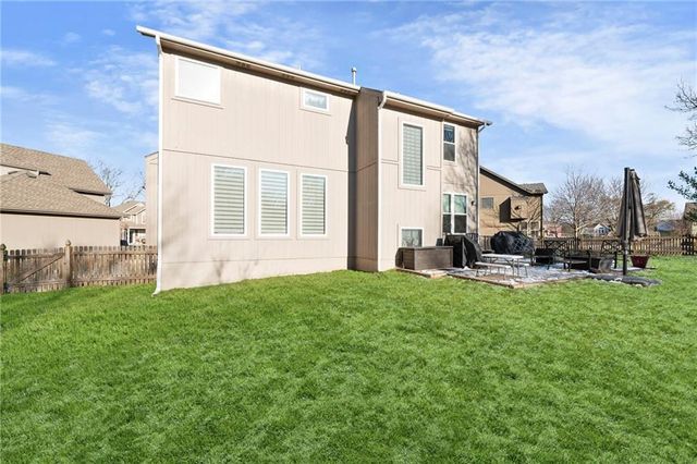 1513 SW Summit Crossing Court, Lee's Summit, MO 64081