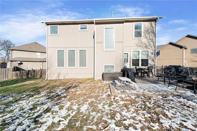 1513 SW Summit Crossing Court, Lee's Summit, MO 64081