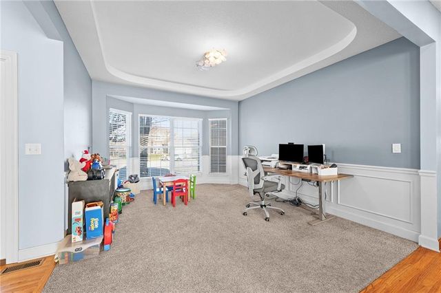 1513 SW Summit Crossing Court, Lee's Summit, MO 64081