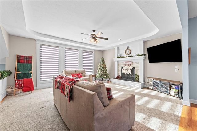 1513 SW Summit Crossing Court, Lee's Summit, MO 64081