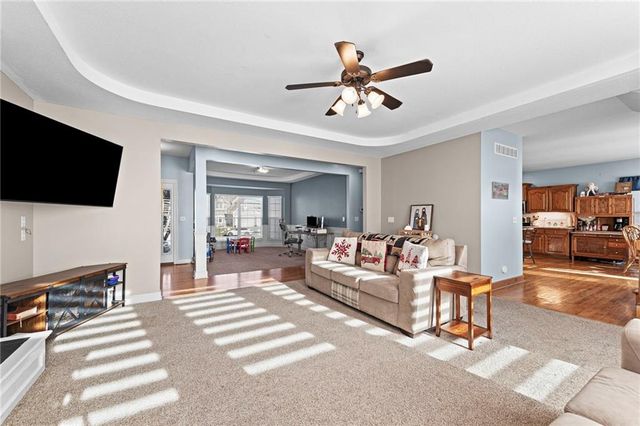 1513 SW Summit Crossing Court, Lee's Summit, MO 64081