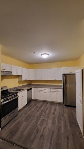 361 Hildreth Street 14, Lowell, MA 01850