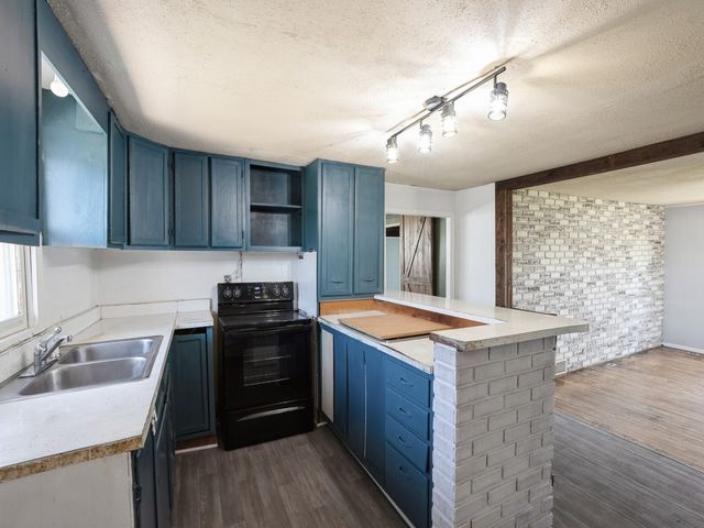 829 N 3rd Avenue E, Newton, IA 50208