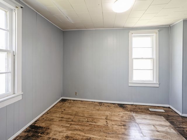 829 N 3rd Avenue E, Newton, IA 50208