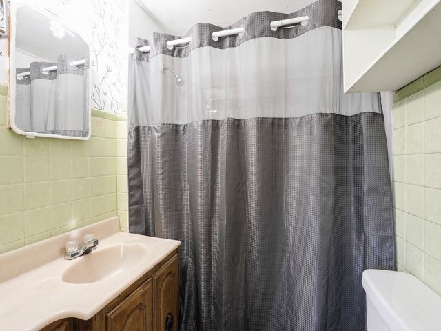 829 N 3rd Avenue E, Newton, IA 50208